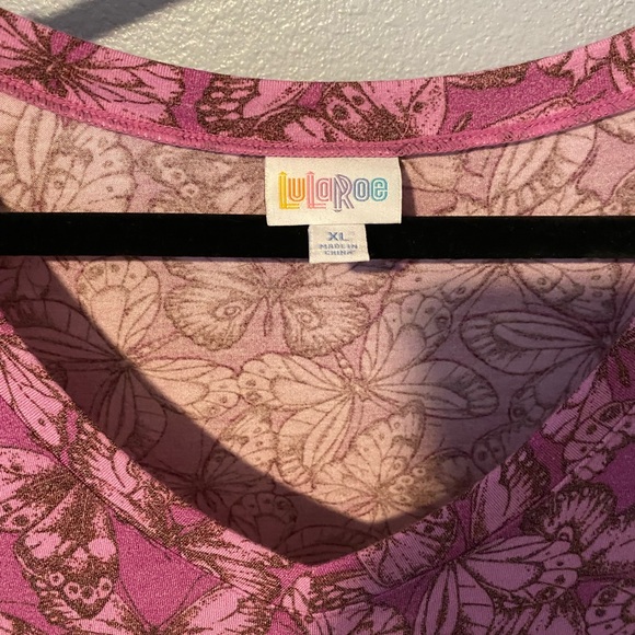 LulaRoe Iris V-neck tunic T-shirt. - Picture 3 of 3